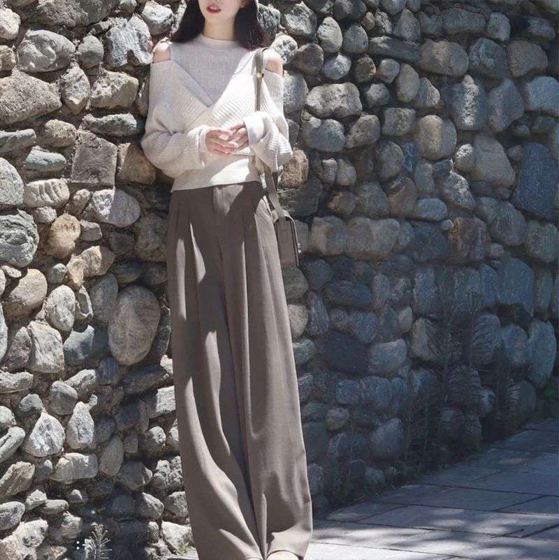 大人かわいい服 透かし編み肩開きリブニットトップス