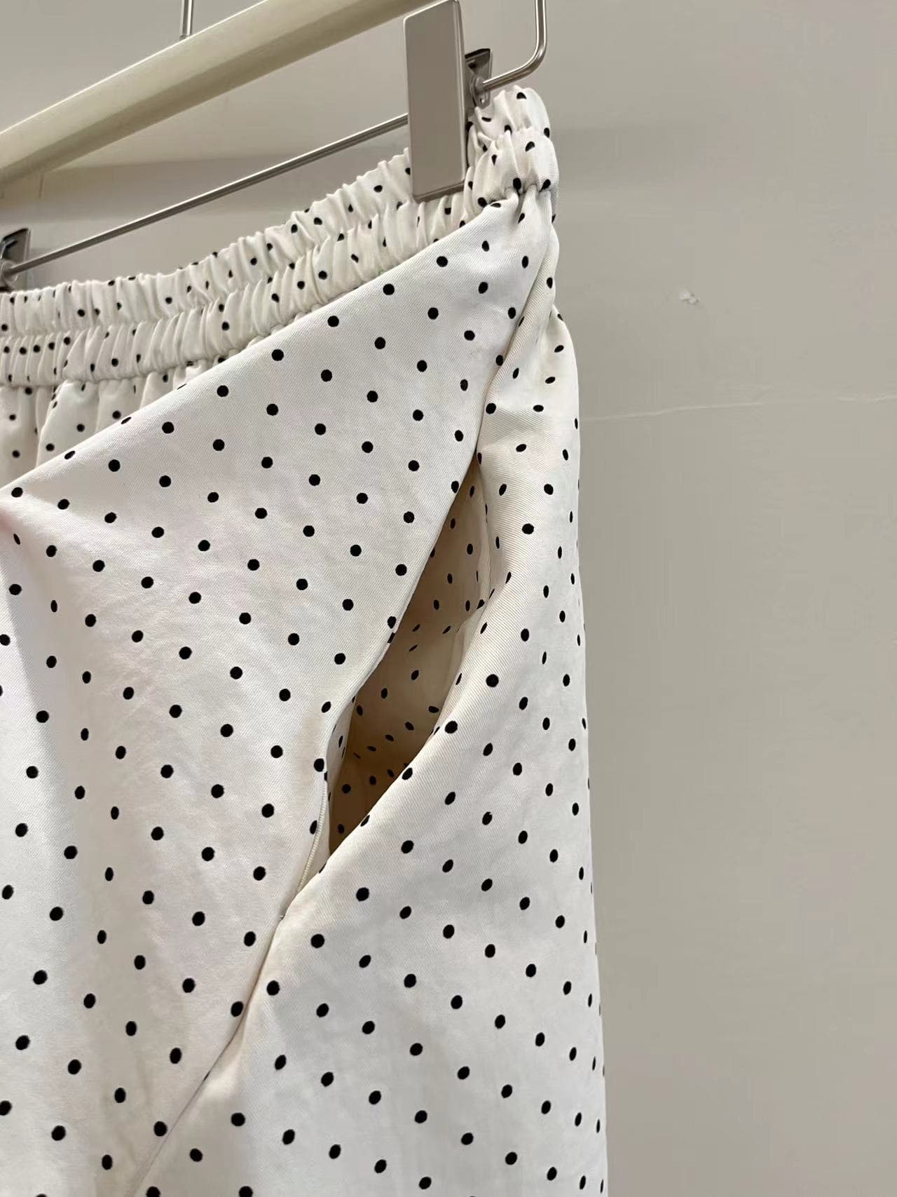 大人かわいい服 上品ドットフレアロングスカート