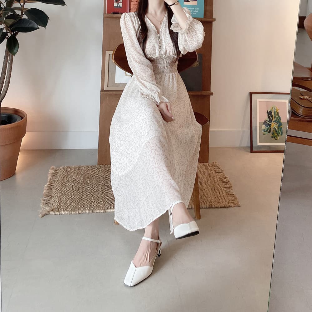 大人かわいい服 シャーリングレースワンピース