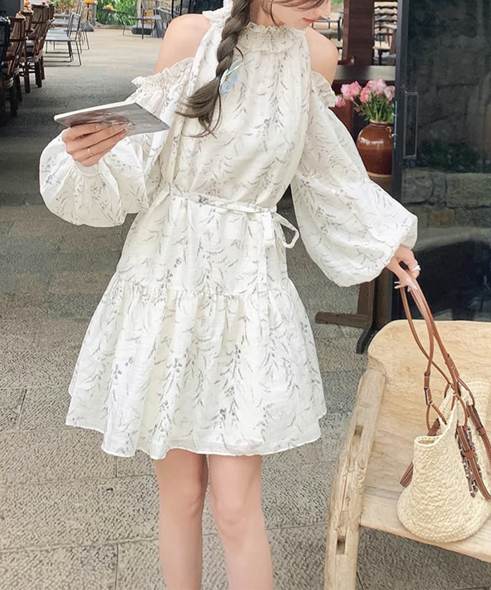 大人かわいい服 肩見せ 花柄フリルティアードワンピース