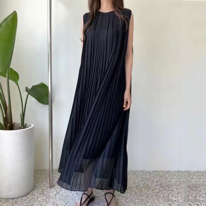 大人かわいい服 ノースリーブプリーツシフォンワンピース