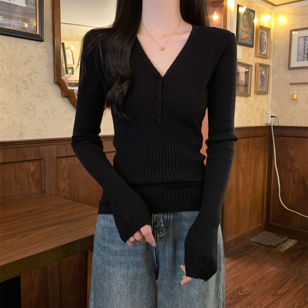 大人かわいい服 リブ編み Vネックニットプルオーバー