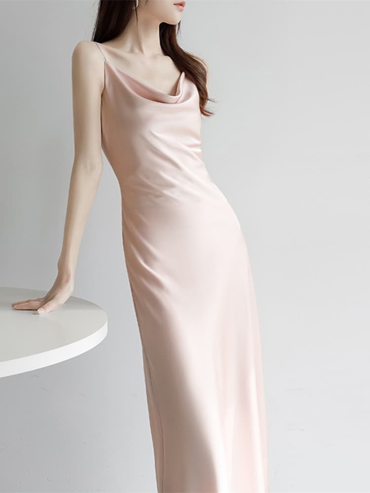 大人かわいい服 艶やかシルエットスリップワンピース