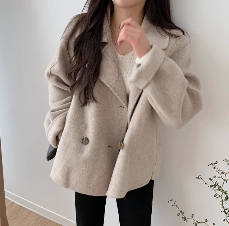 大人かわいい服 ふんわり袖ダブルボタンウール風ショートコート