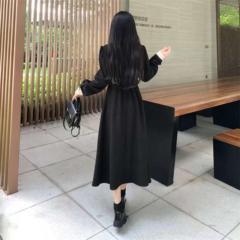 大人かわいい服 クラシックカラーワンピース