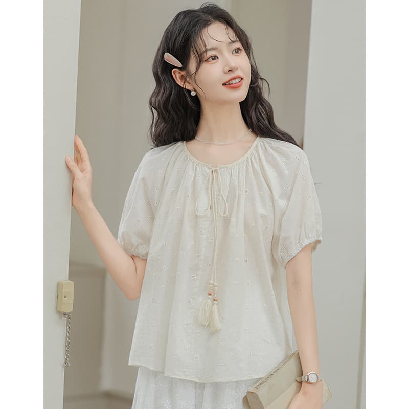 大人かわいい服 しわ加工ふんわり袖タッセル付きブラウス