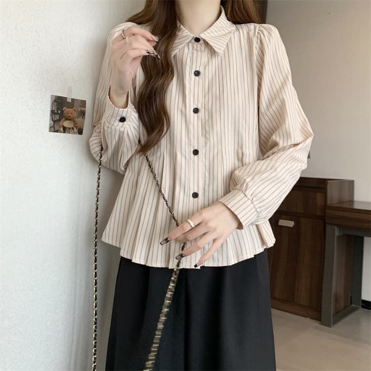 大人かわいい服 ストライプギャザー フレアブラウス