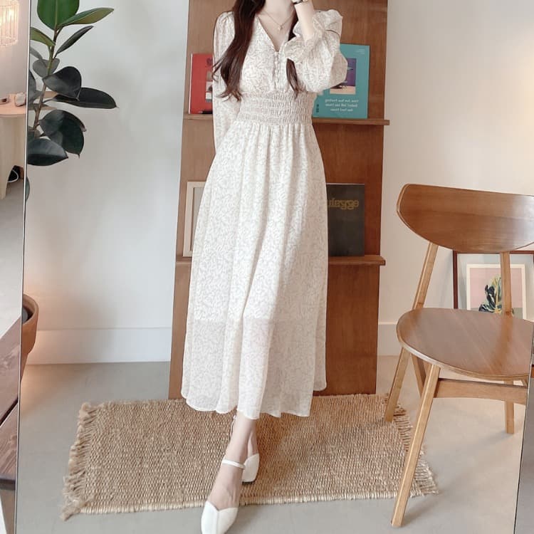 大人かわいい服 シャーリングレースワンピース