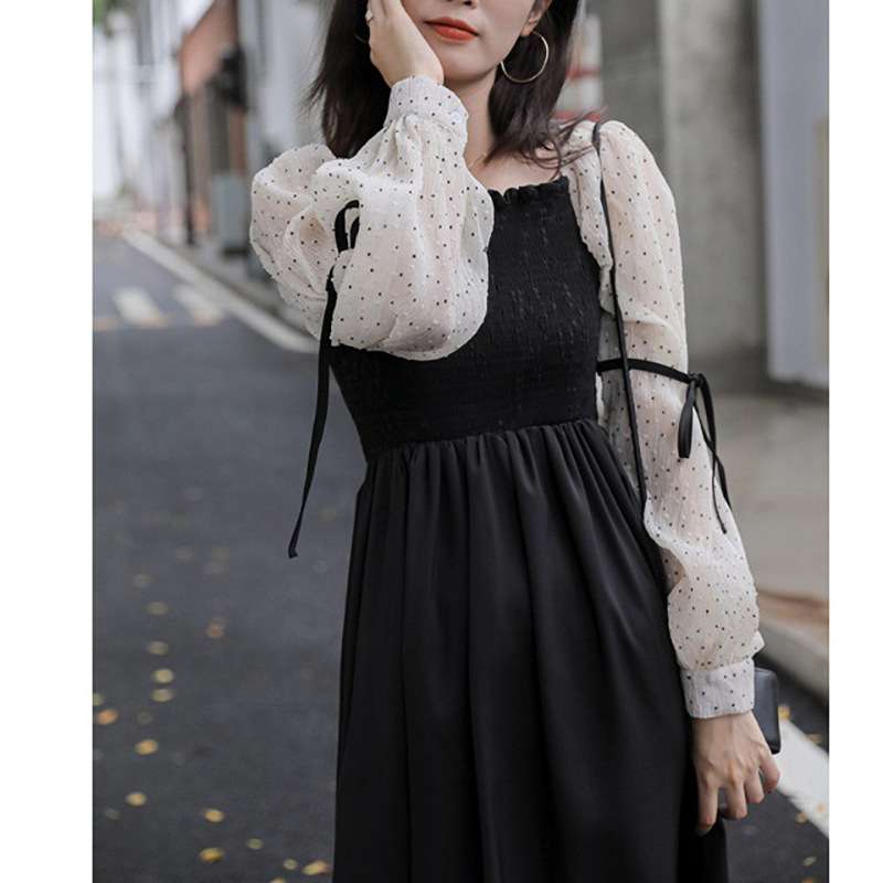 大人かわいい服 ドットシアー袖のスクエアネックワンピース