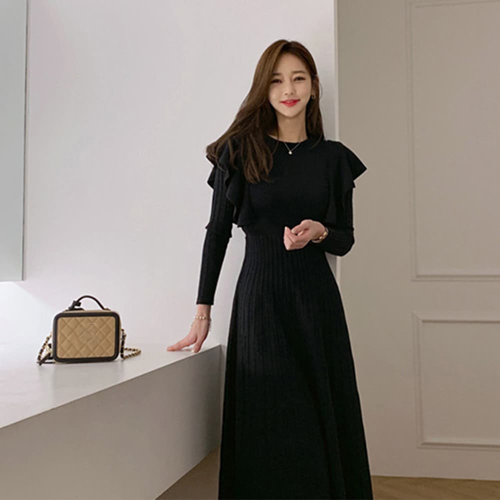 大人かわいい服 肩フリルプリーツニットワンピース