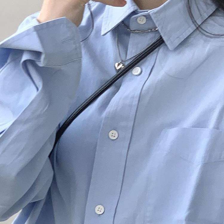 大人かわいい服 ゆったりシルエットシャツ