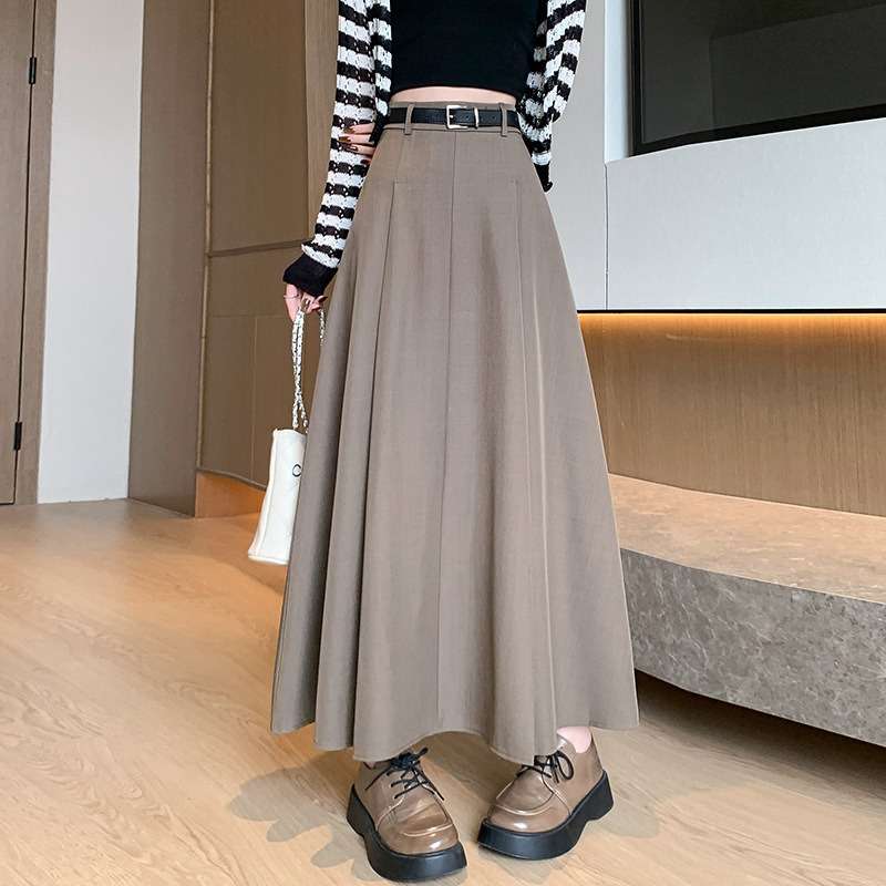 大人かわいい服 プリーツフレアスカート