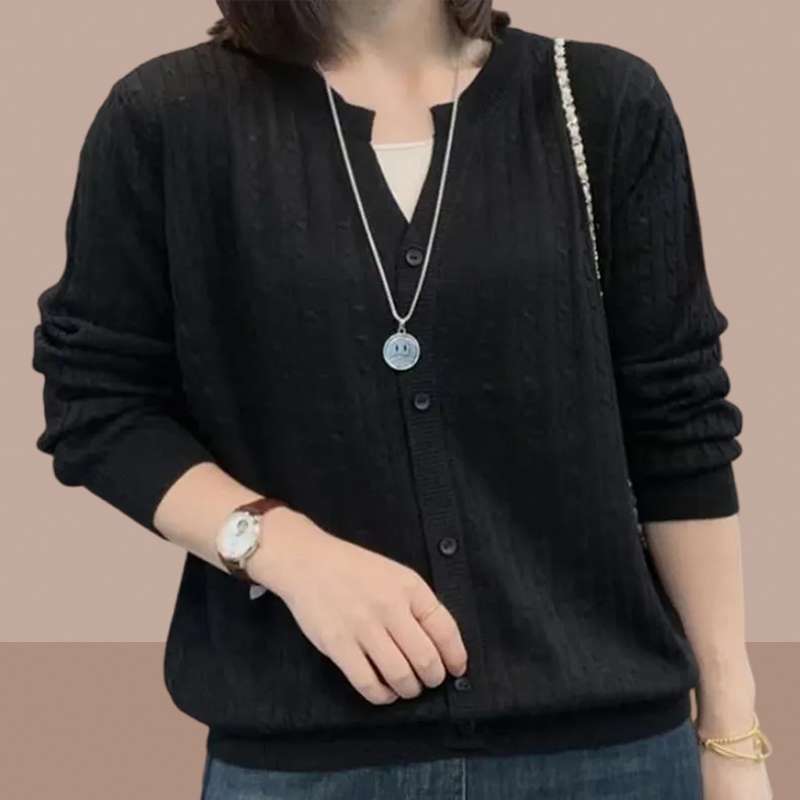 大人かわいい服 上品ケーブル編みのゆったりカーディガン