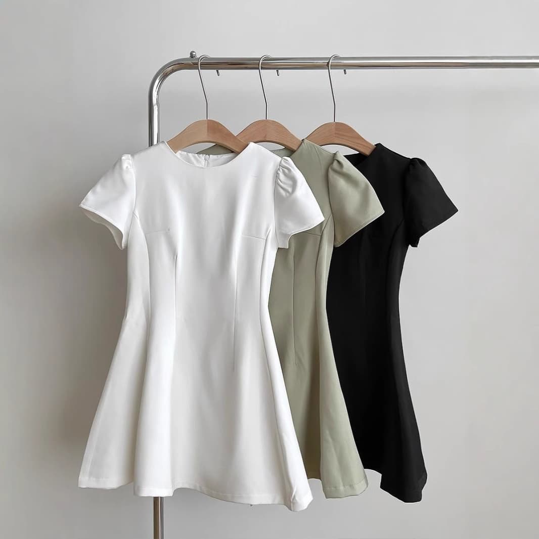 大人かわいい服 上品シルエット パフスリーブワンピース