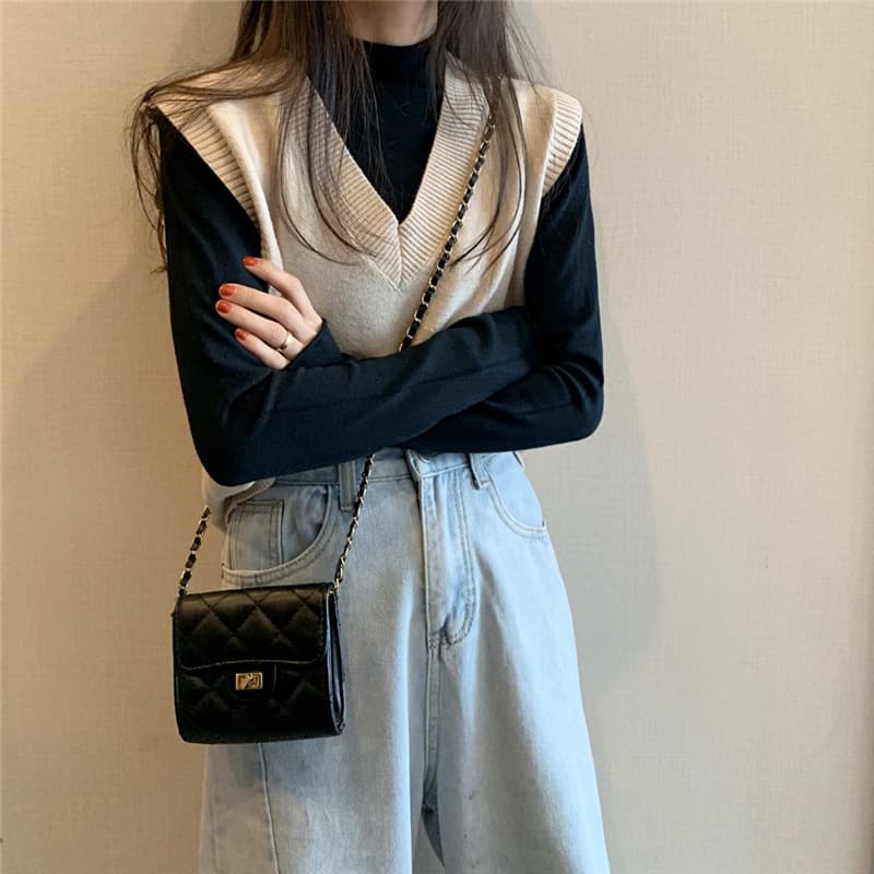 大人かわいい服 深めブイネックニットベスト