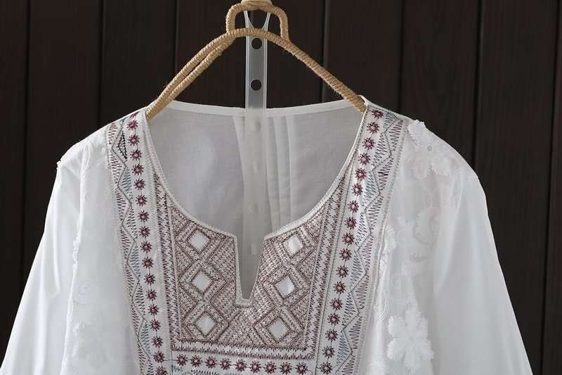 大人かわいい服 レース切替 シアー刺繍ブラウス