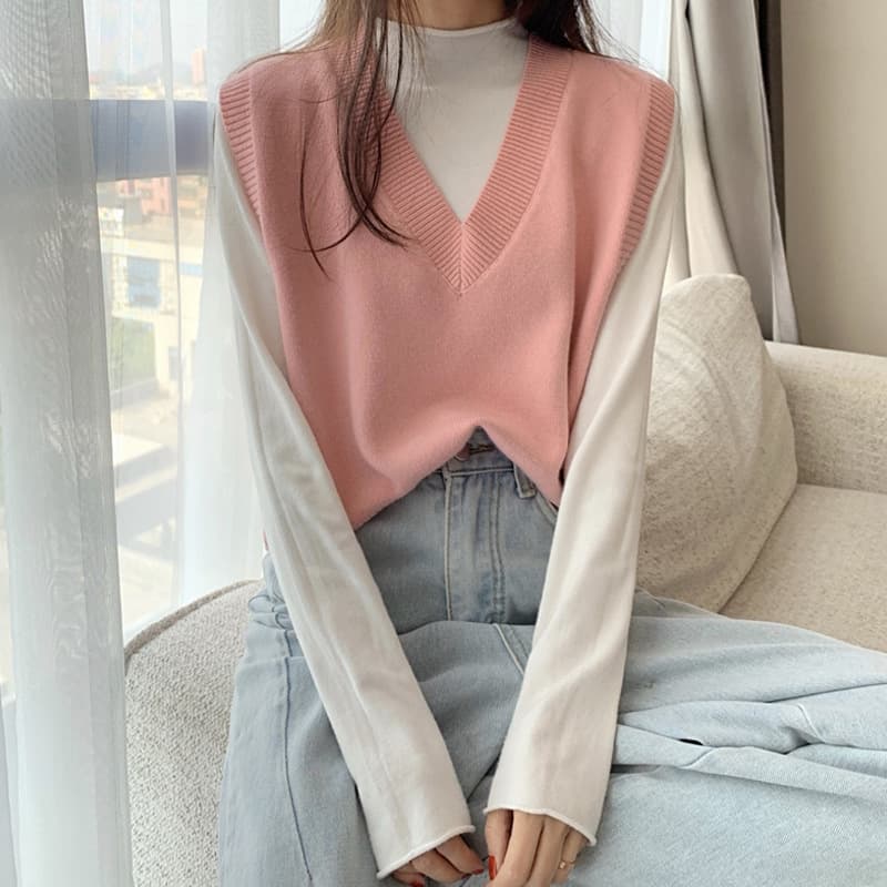 大人かわいい服 深めブイネックニットベスト