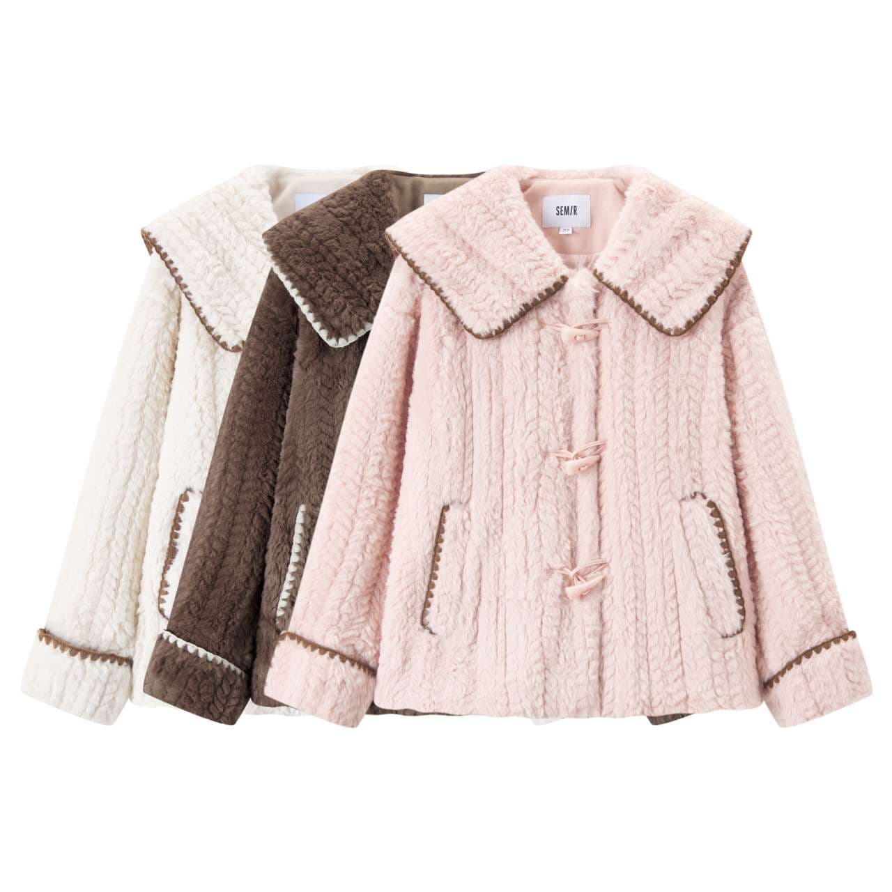 大人かわいい服 モコモコ襟が愛らしいショートコート