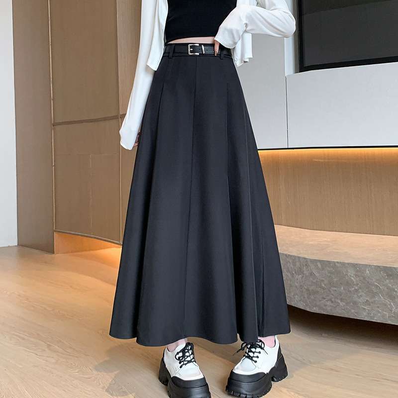 大人かわいい服 プリーツフレアスカート