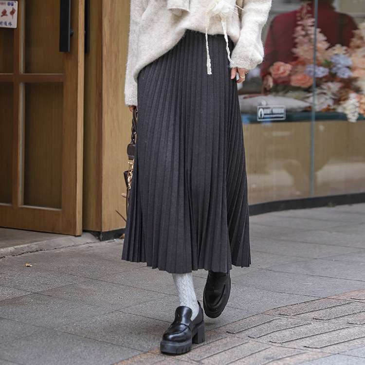 大人かわいい服 プリーツデザインスカート