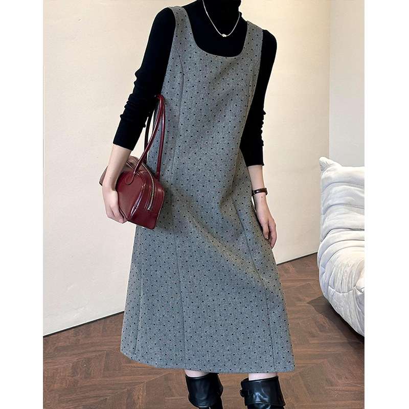 大人かわいい服 クラシカルドット柄 ジャンパースカート