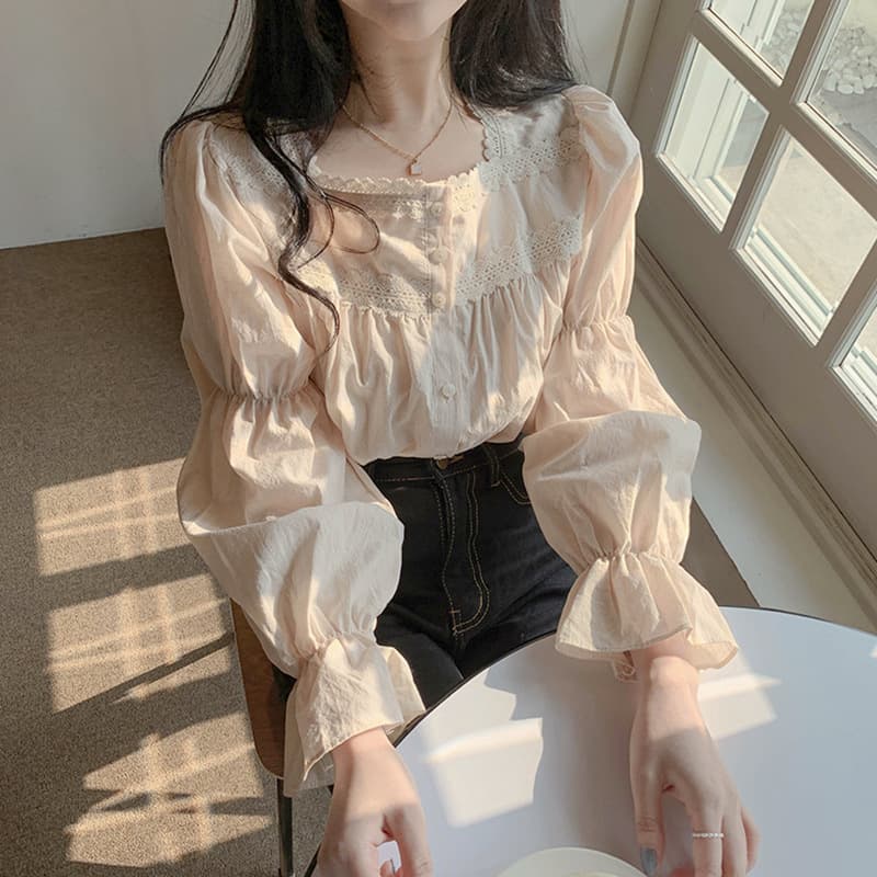 大人かわいい服 レース襟ふんわり袖ブラウス