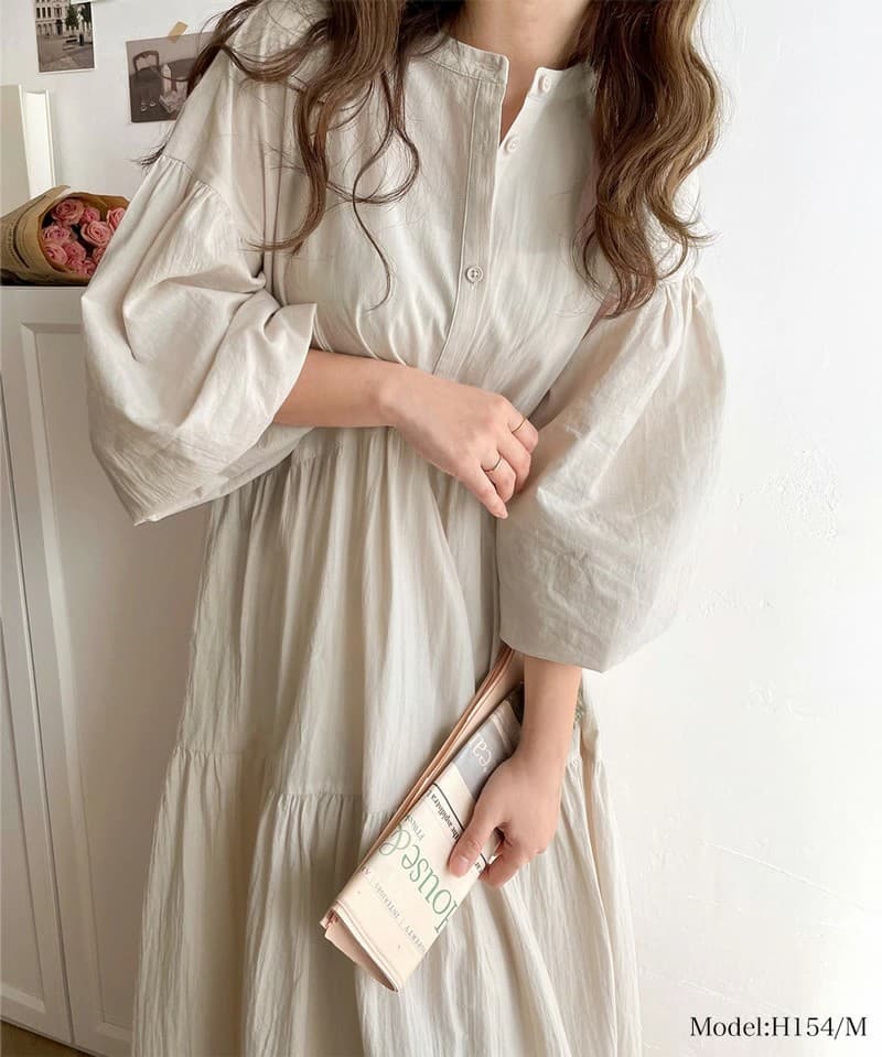 大人かわいい服 スタンドカラー紐付きシャツワンピース