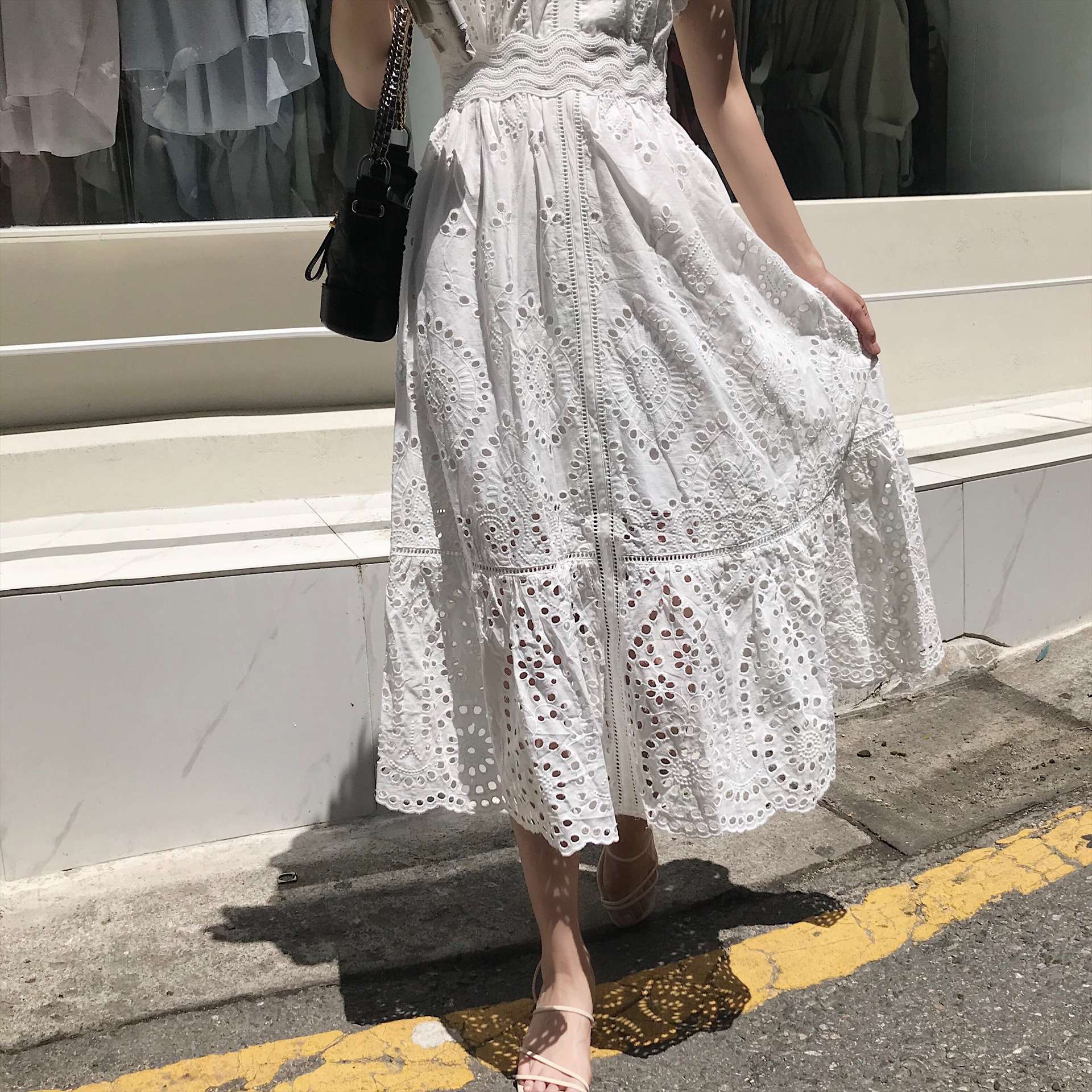 大人かわいい服 フェミニンレースの大人ワンピース