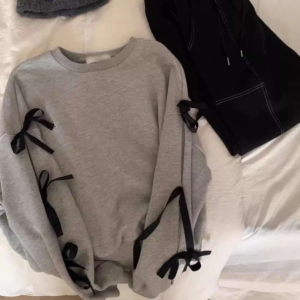 大人かわいい服 ゆるかわ×上品リボンのスウェットプルオーバー