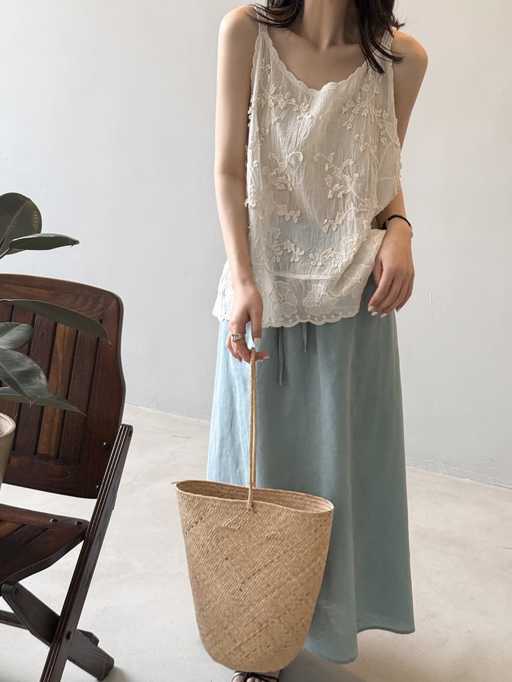 大人かわいい服 花刺繍キャミソールトップス