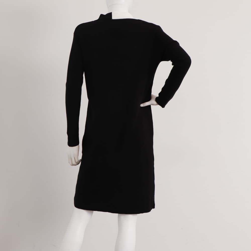 大人かわいい服 リボン付きVネックニットワンピース
