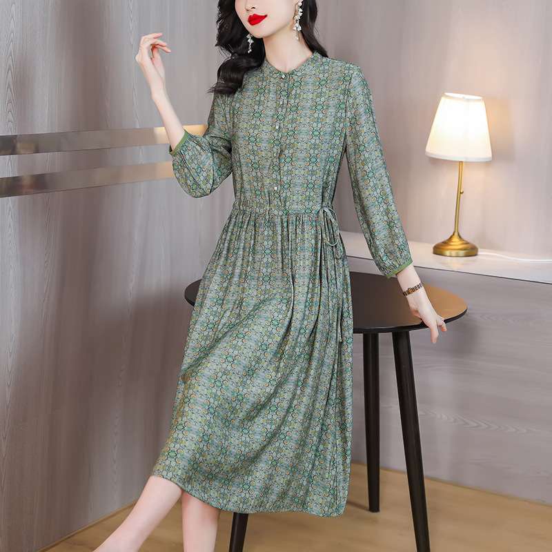 大人かわいい服 フローラルシフォンワンピ