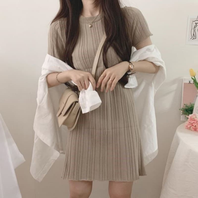 大人かわいい服 縦リブニットワンピース ミニ丈