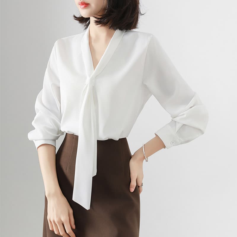 大人かわいい服 ゆるタイ付きとろみブラウス