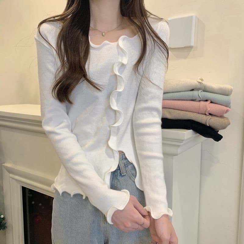 大人かわいい服 フリルエッジ不規則ニットプルオーバー