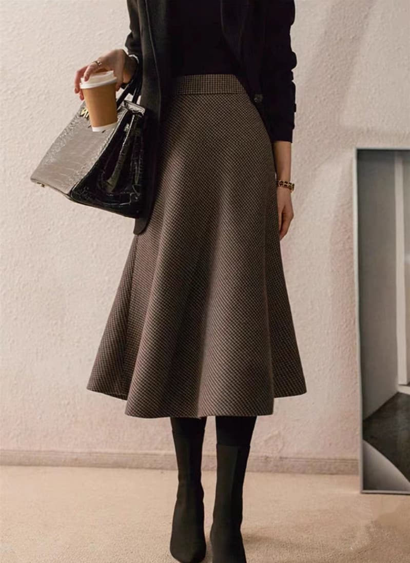 大人かわいい服 チェック柄フレアミディスカート