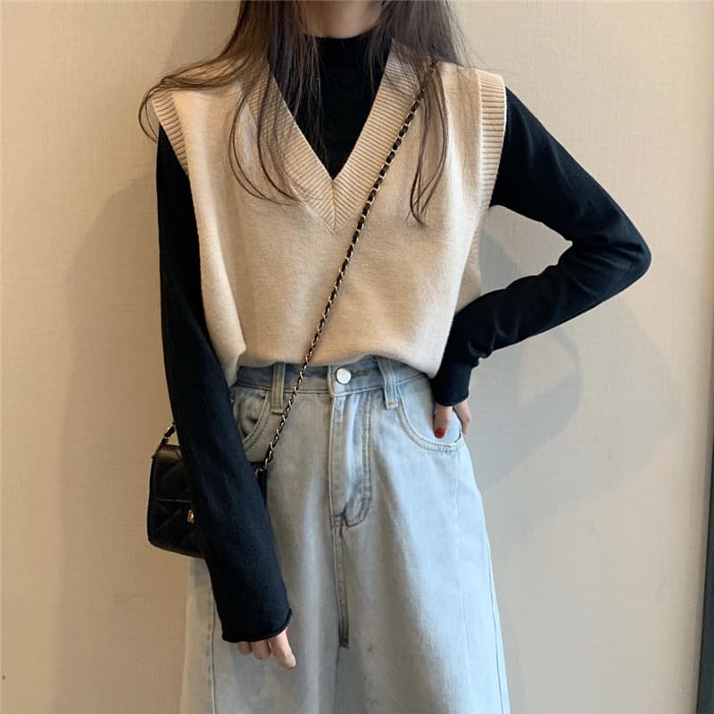大人かわいい服 深めブイネックニットベスト