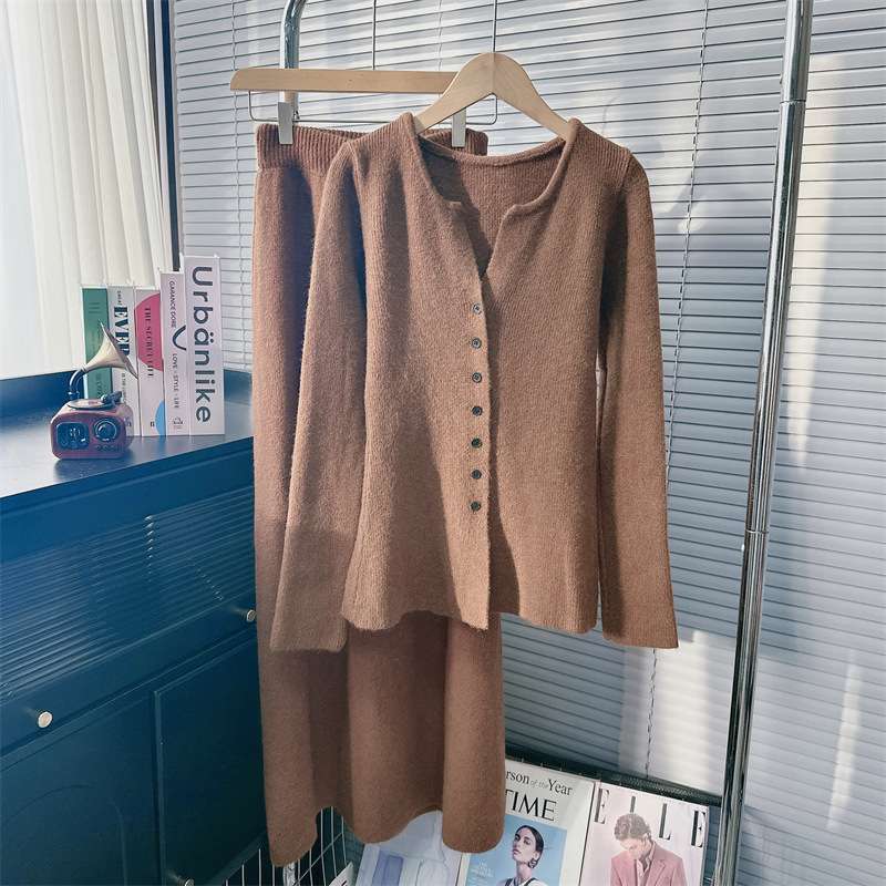 大人かわいい服 上品シルエットニットマキシセットアップ