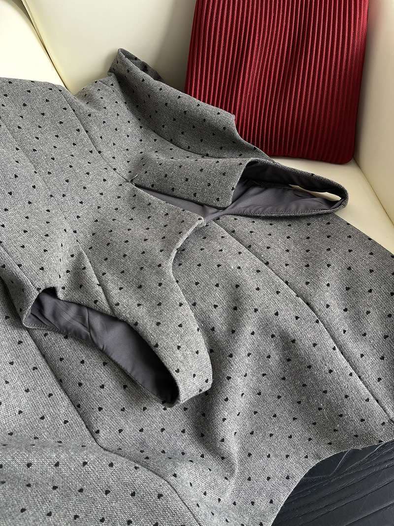 大人かわいい服 クラシカルドット柄 ジャンパースカート
