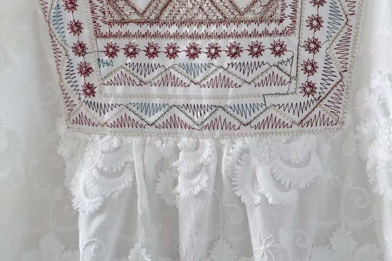 大人かわいい服 レース切替 シアー刺繍ブラウス