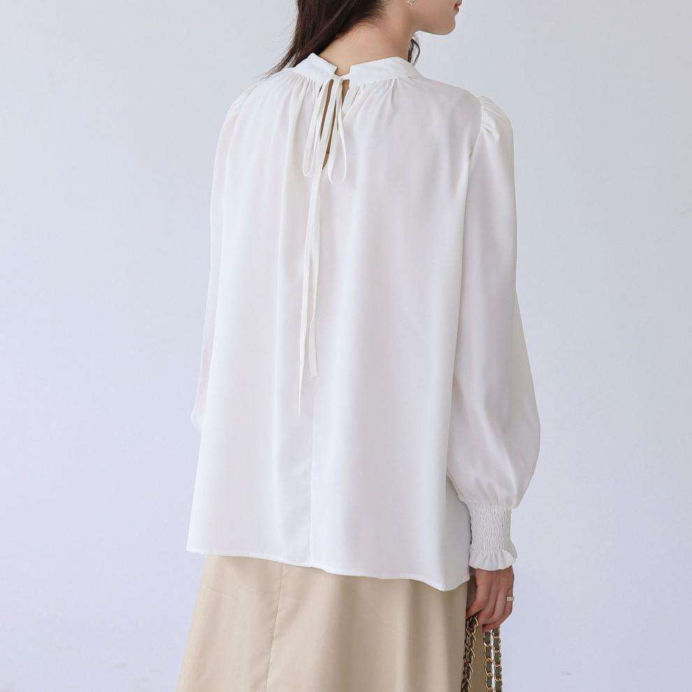 大人かわいい服 ふんわり袖の上品プリーツブラウス