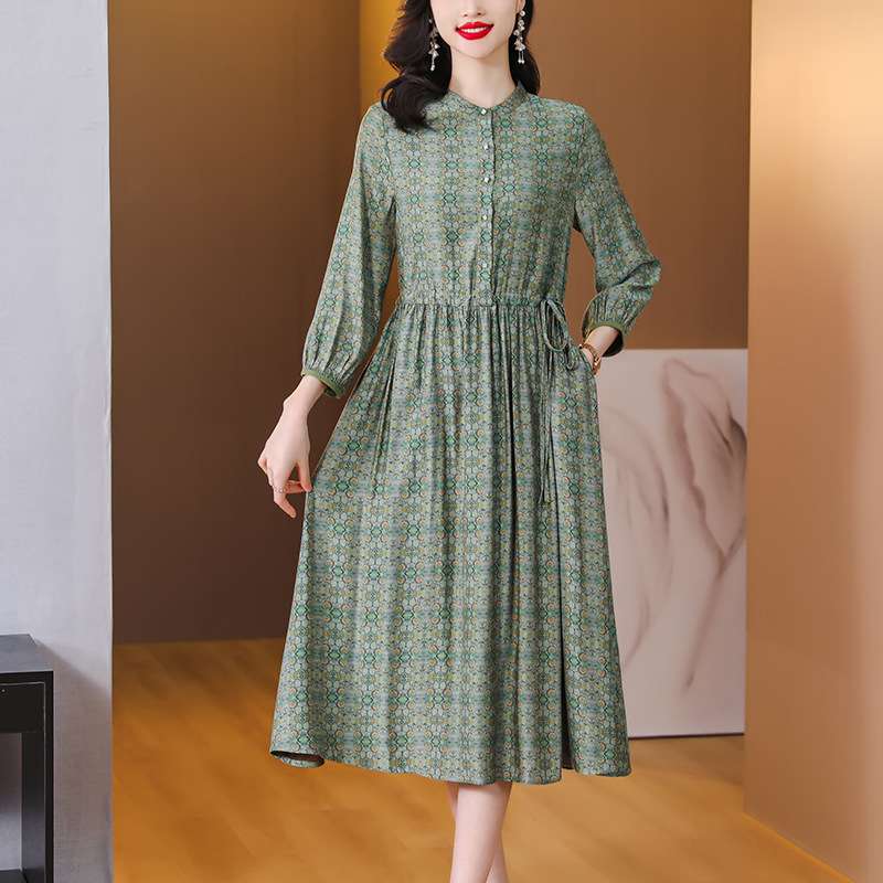 大人かわいい服 フローラルシフォンワンピ