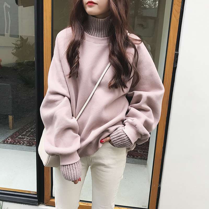 大人かわいい服 ゆったりハイネックのニットプルオーバー