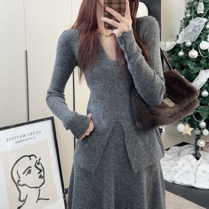 大人かわいい服 リブニットフレアワンピース