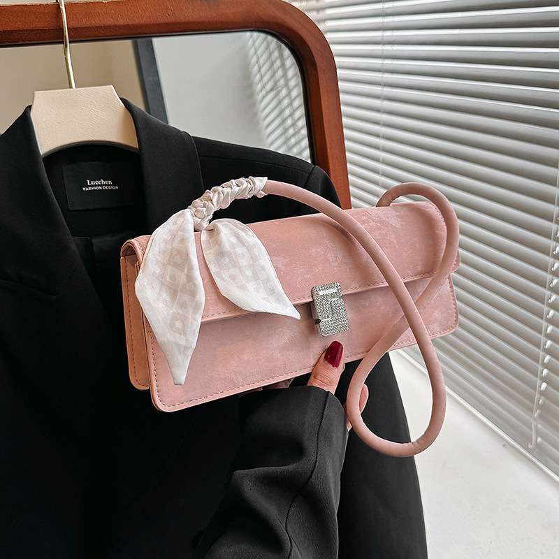 大人かわいい 上品艶めきのショルダーバッグ