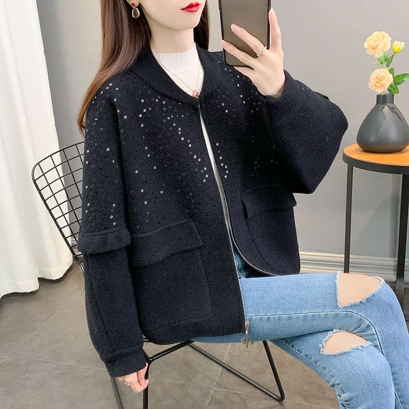 大人かわいい服 スパンコール装飾ブルゾン