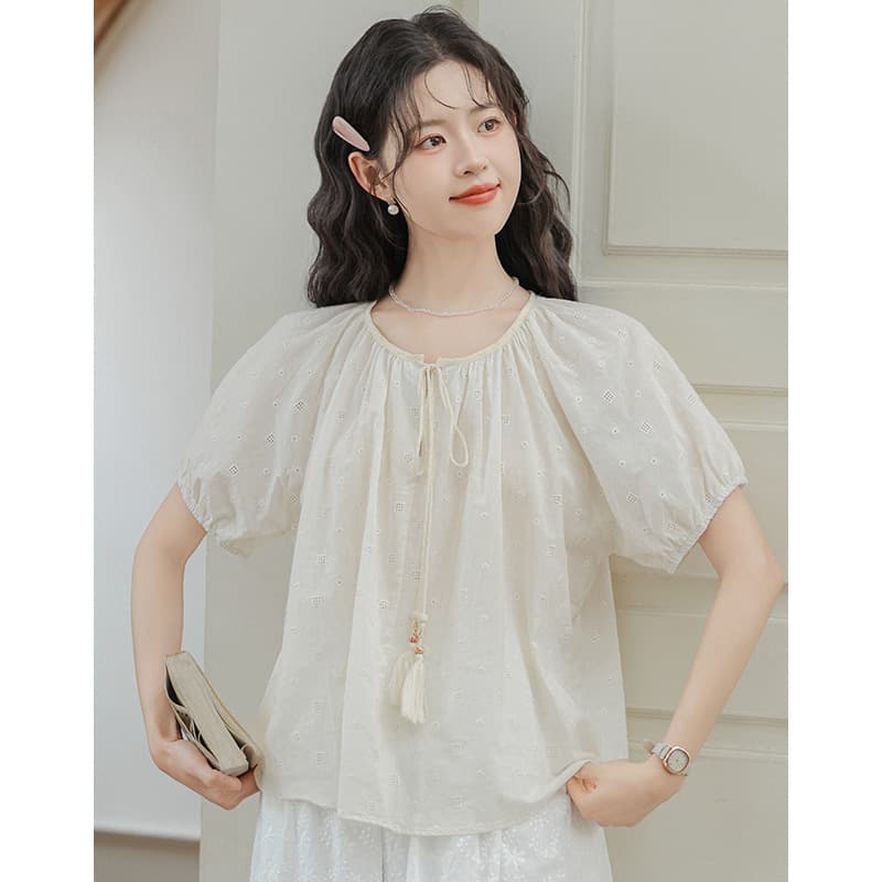 大人かわいい服 しわ加工ふんわり袖タッセル付きブラウス