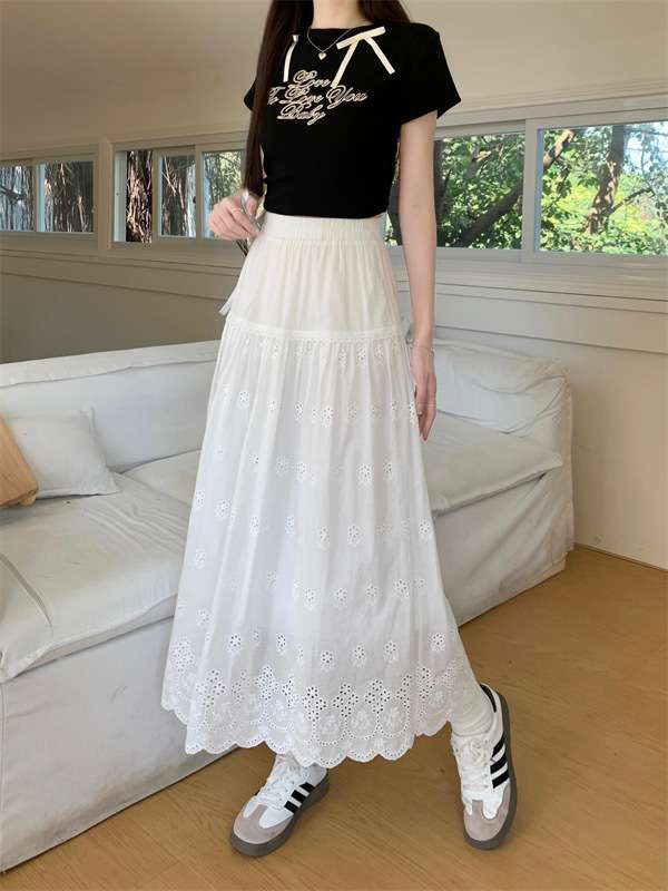 大人かわいい服 フラワー刺繍ティアードロングスカート