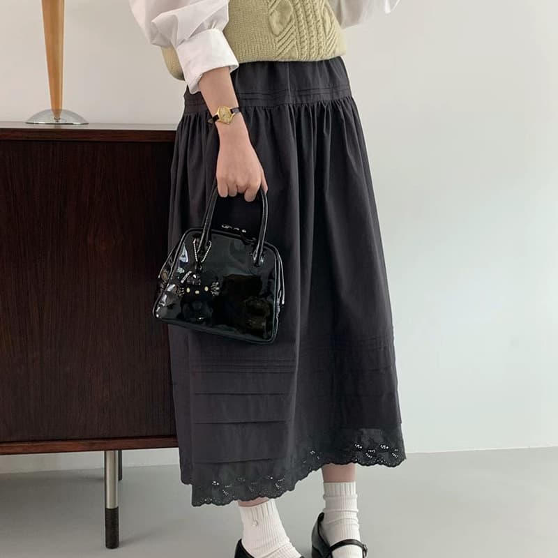 大人かわいい服 裾レース フレアロングスカート