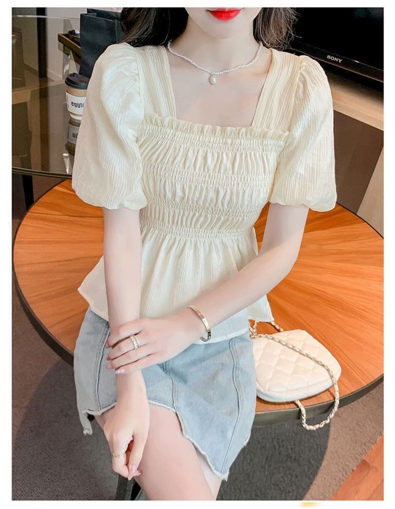 大人かわいい服 ふんわり袖シャーリングペプラムブラウス